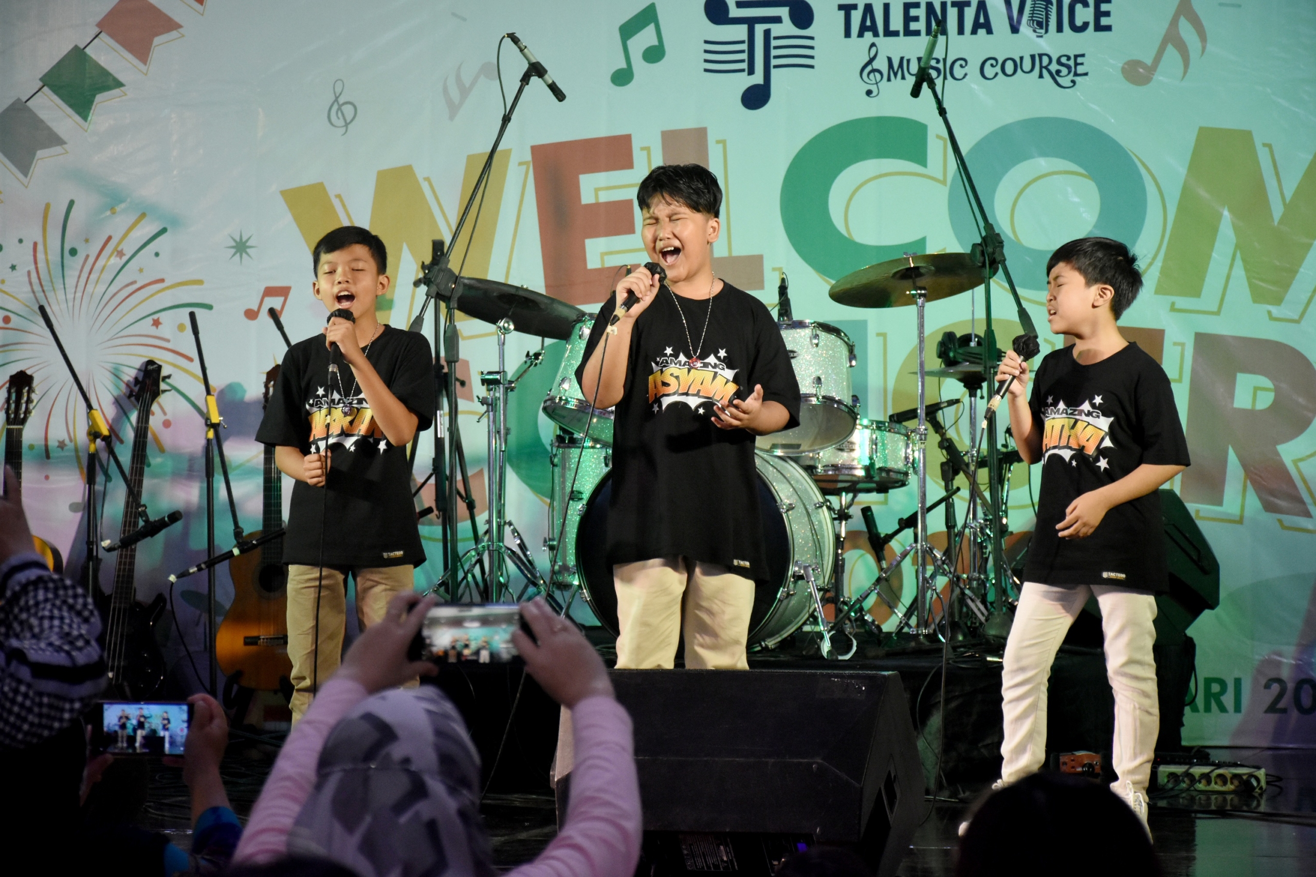 Penampilan Unjuk Bakat Bernyanyi oleh Anak-Anak di Atrium Artos Mall