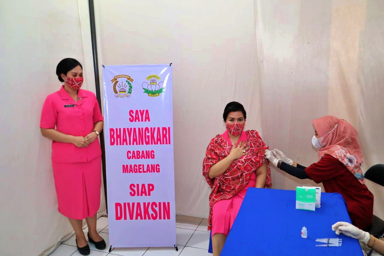 Bhayangkari Polres Magelang ikuti proses vaksin booster