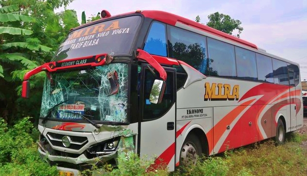 Bus Mira tabrak 8 kendaraan di Bantul