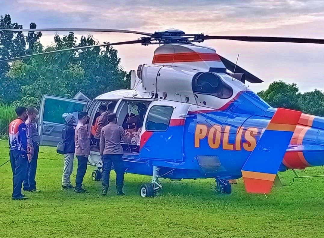 Evakuasi anak penderita Tumor di Rembang dengan Helokopter perintah dari Kapolri