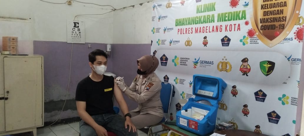 Vaksinasi Merdeka Polres Magelang Kota Suntikkan Vaksin Booster