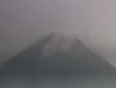 Rabu Sore, Gunung Merapi Luncurkan Awan Panas Guguran Sejauh 2000 Meter