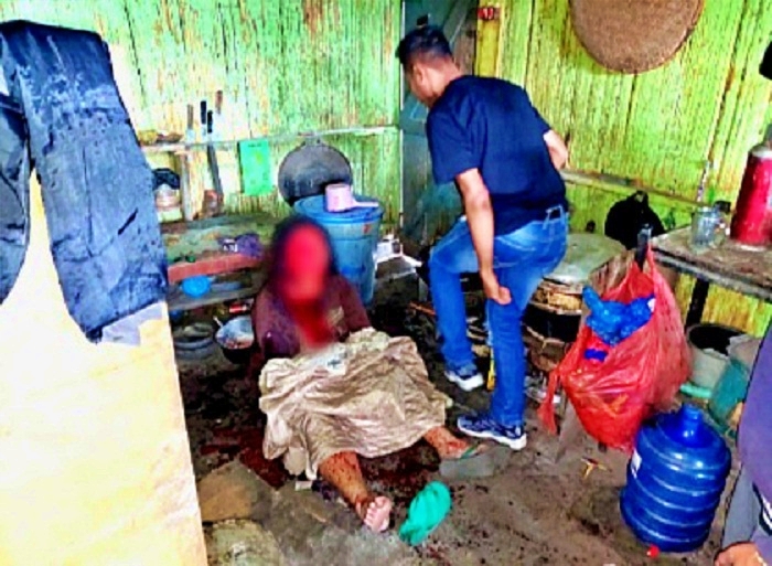 Seorang Ibu bersimbah darah setelah dibacok oleh seorang ASN_foto istimewa