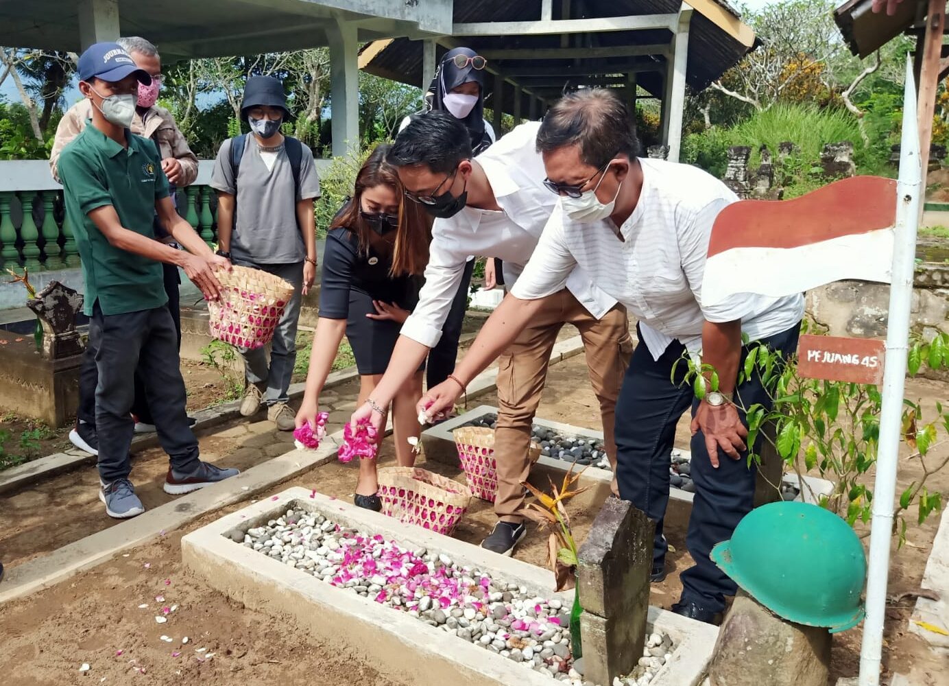 Wartawan Magelang Ziarah ke Makam Mantan Menteri Penerangan Boedihardjo di Borobudur