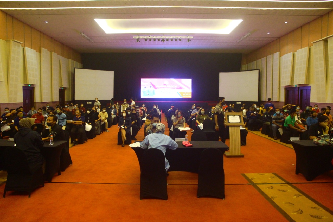 Ratusan Karyawan Ikuti Vaksin Booster di Grand Artos Hotel Magelang