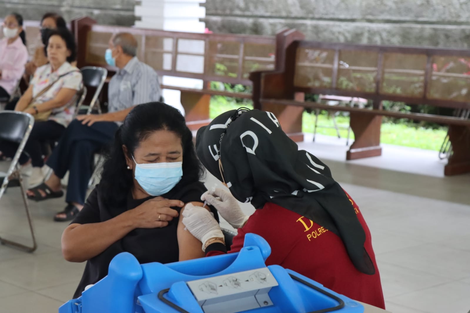 Jemaat Gereja Katolik Santo Ignatius Kota Magelang Disuntik Vaksin Booster