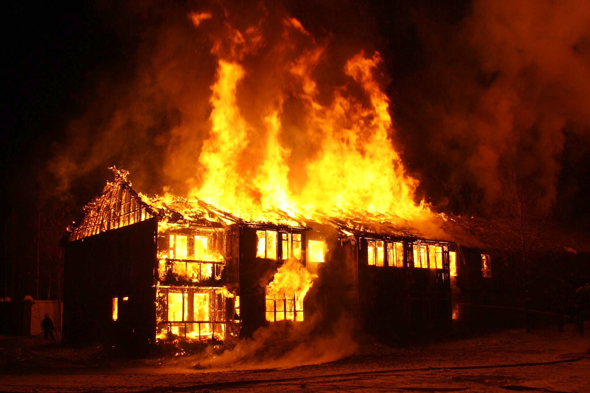 ilustrasi kebakaran kantor