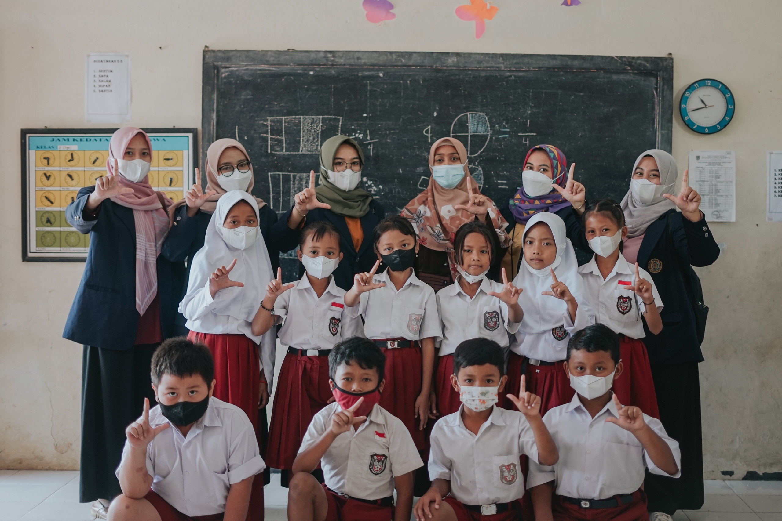 KOMPAK : Mahasiswa Unimma saat menjalani PPMT di SD N Growong Tempuran Magelang. (Foto : istimewa)