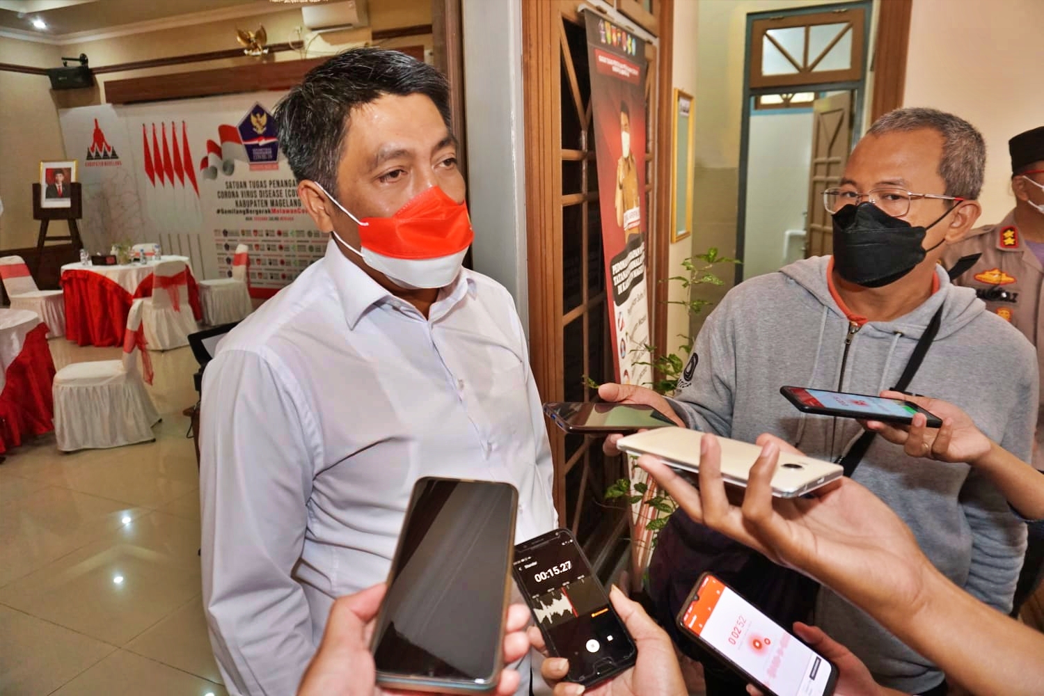 Bupati Magelang saat diwawancarai awak media soal persiapan HUT Kota Mungkid