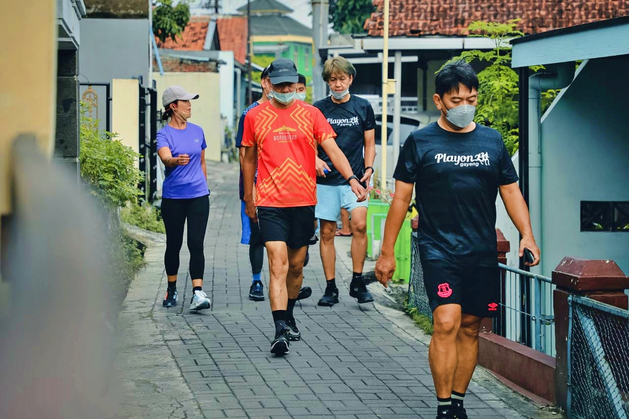 Ganjar Pranowo saat berjalan kaki setiap pagi sejauh 8 kilometer