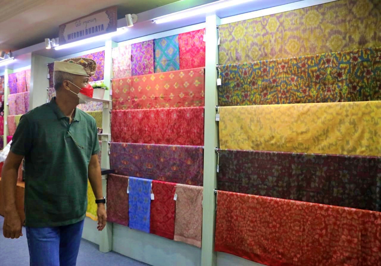 Ganjar kunjungi IKM Bali Bangkit dan terpukau dengan produk disana