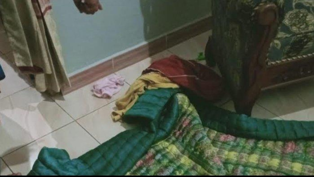 Dengar Suara Desahan, Seorang Suami Pergoki Istrinya Tidur Dengan Pria Lain Di Ruang Tamu
