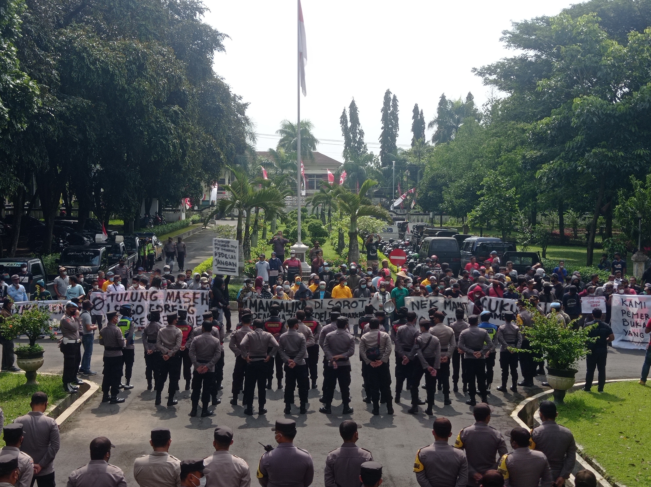 Ratusan Pengusaha Tahu Tempe Magelang Gruduk Kantor DPRD, ini Tuntutannya