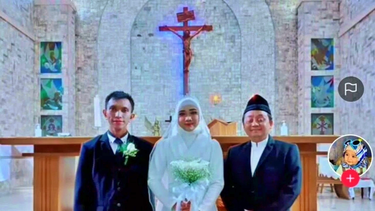 Pernikahan beda agama di sebuah Gereja di Semarang viral