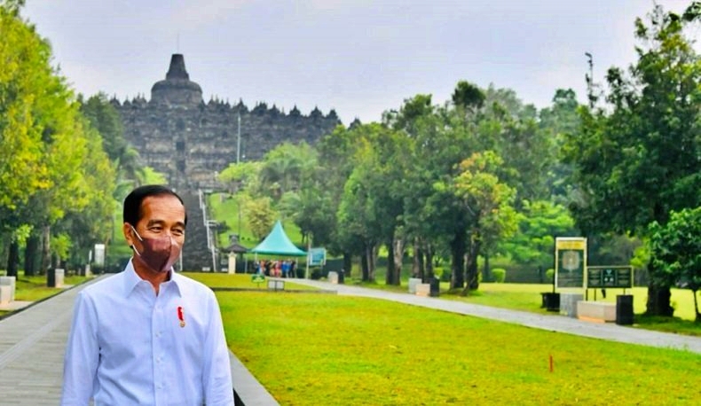 Presiden Joko Widodo atau Jokowi saat berkunjung ke Candi Borobudur Magelang Jawa Tengah