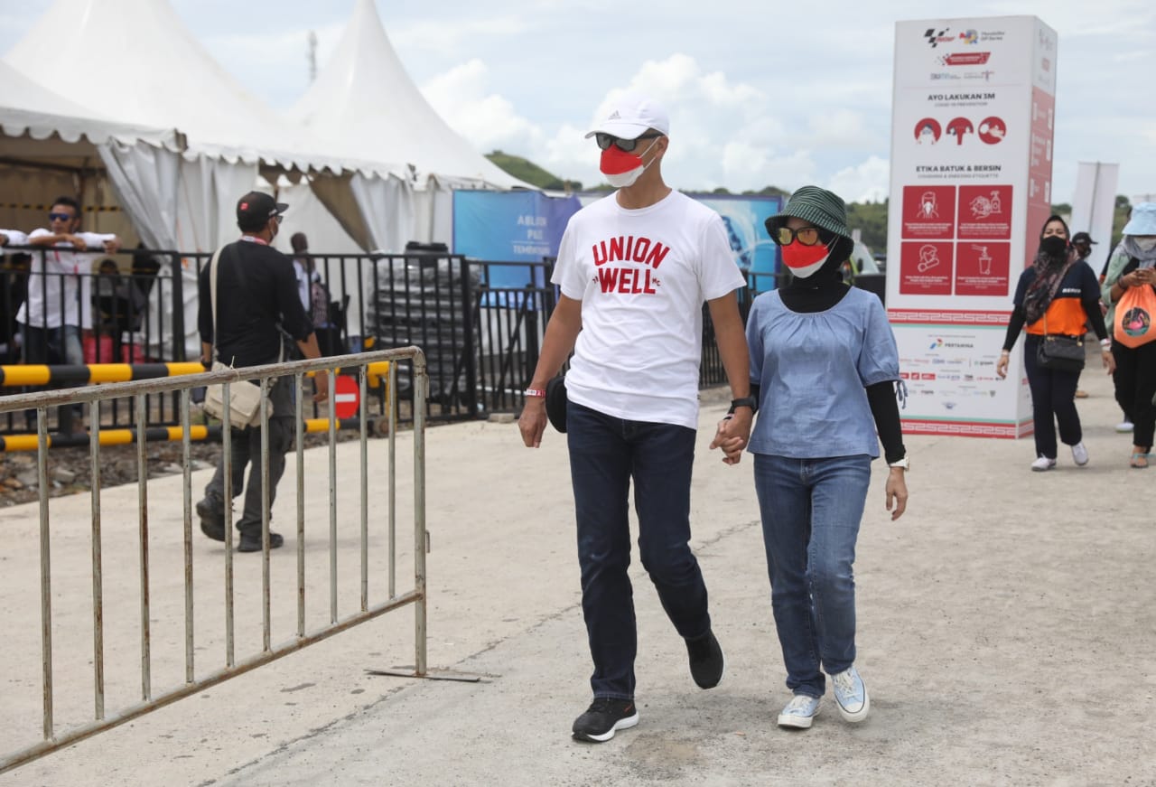 Ganjar dan Istri Nonton MotoGP Mandalika 2022, Ikut Antre dengan Penonton Lain saat Masuk Sirkuit