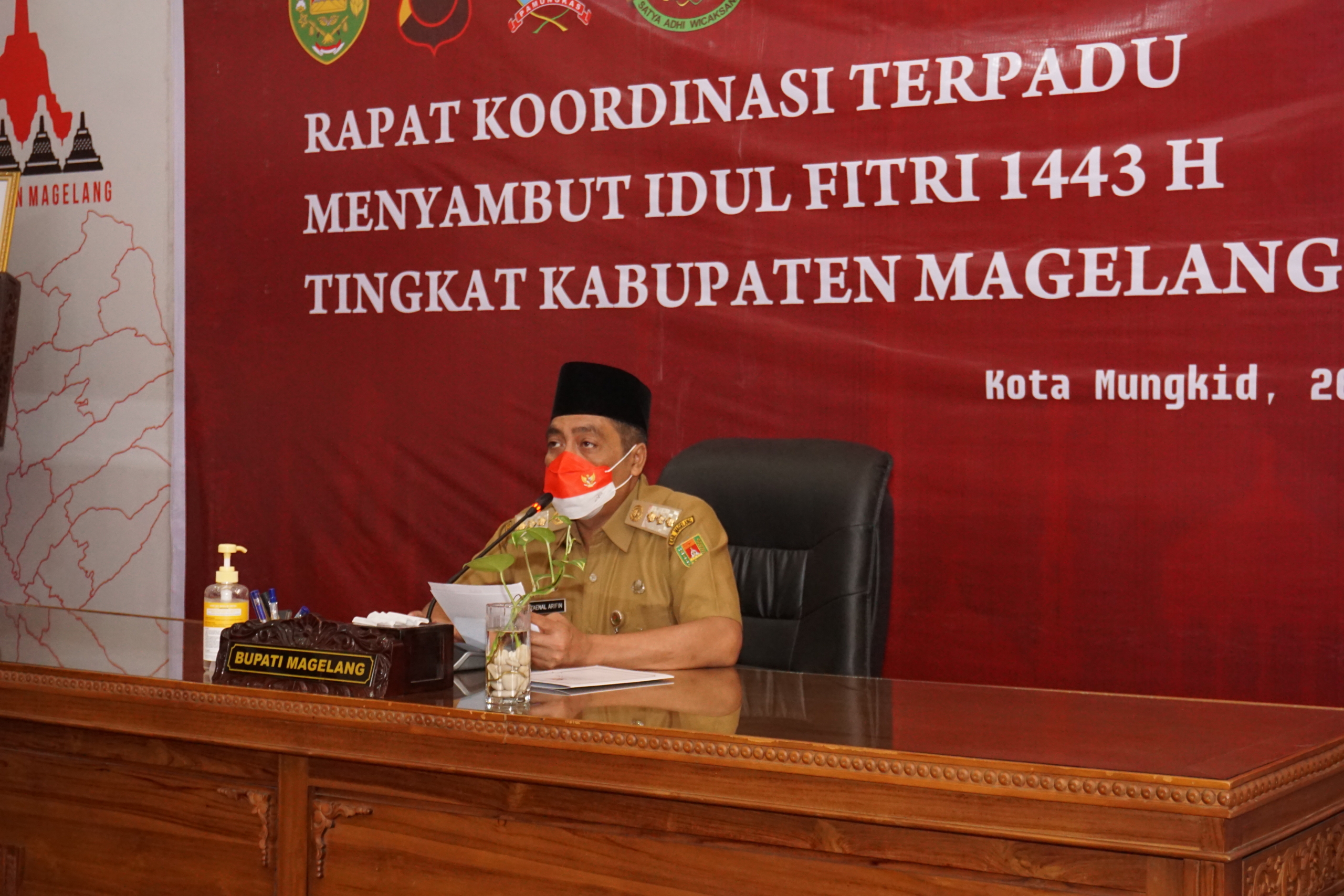 Bupati Magelang Zaenal Arifin saat memimpin Rapat Koordinasi Terpadu menyambut Idul Fitri 1443 H Tingkat Kabupaten Magelang.
