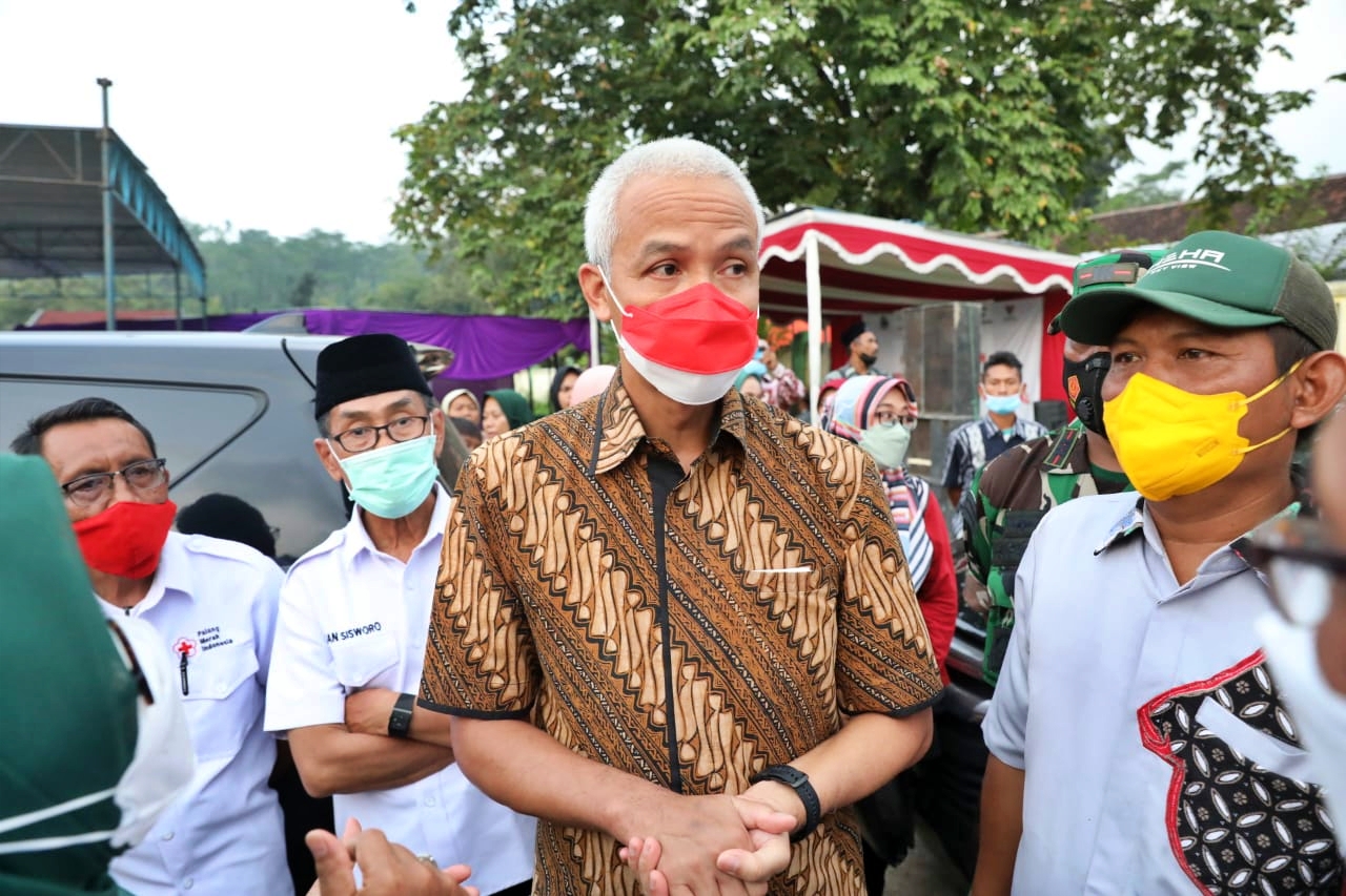 Ganjar Pranowo saat diwawancarai para wartawan
