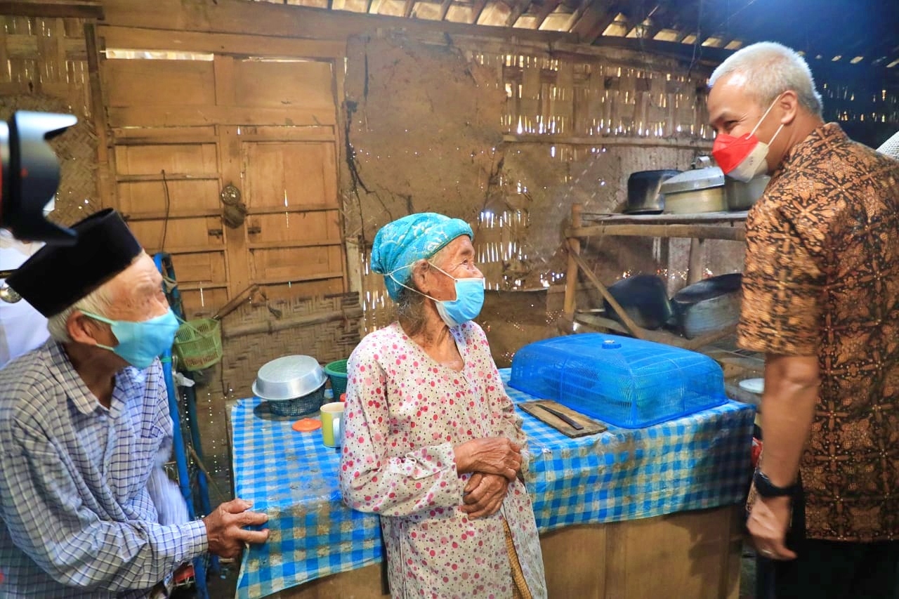 Ganjar Pranowo saat kunjungi rumah kakek nenek di Borobudur Magelang