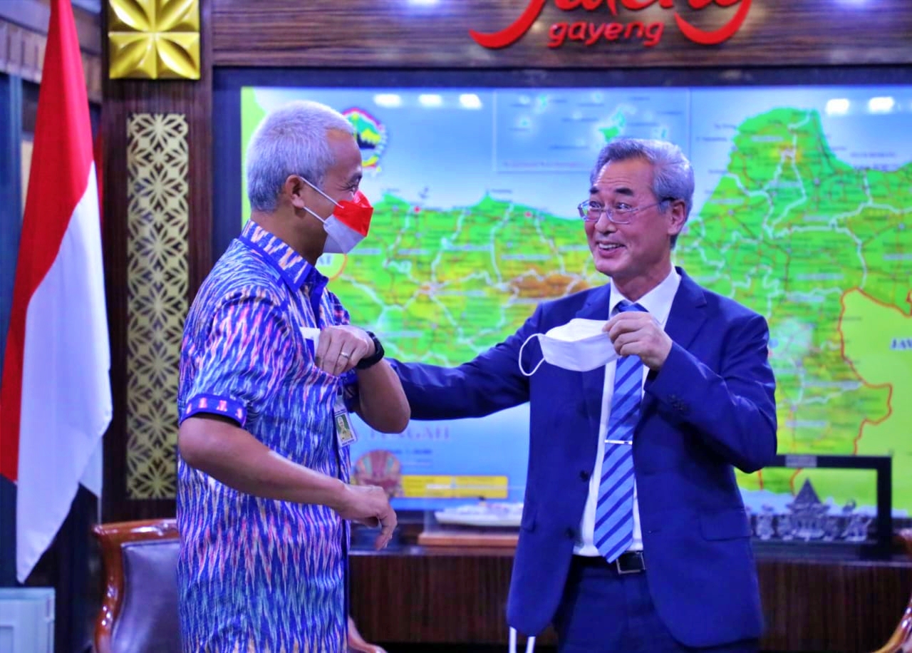 Ganjar saat bertemua seorang pengusaha asal Kores Selatan