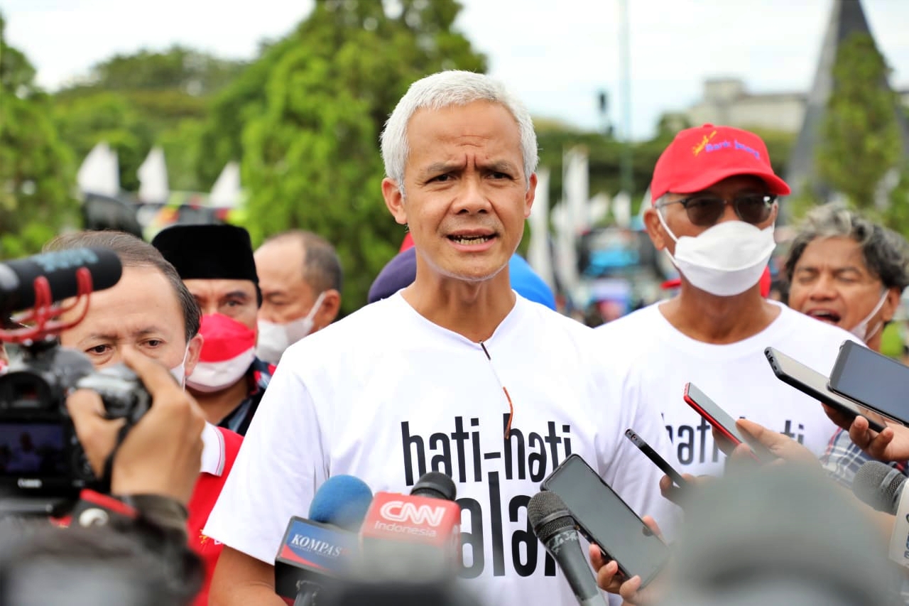 Ganjar saat memberi pesan kepada para pemudik yang pulang kampung