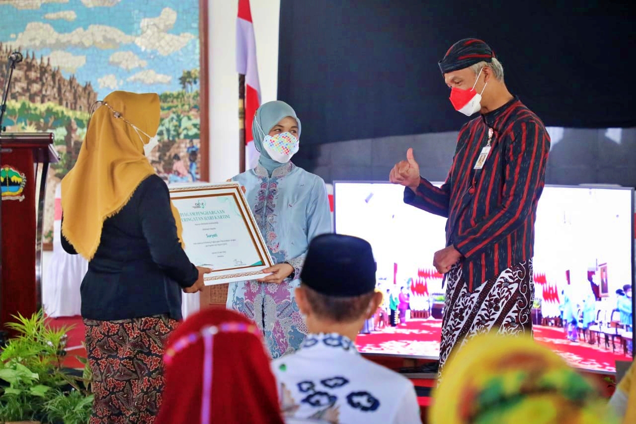 Ganjar saat peringati hari Kartini di Magelang