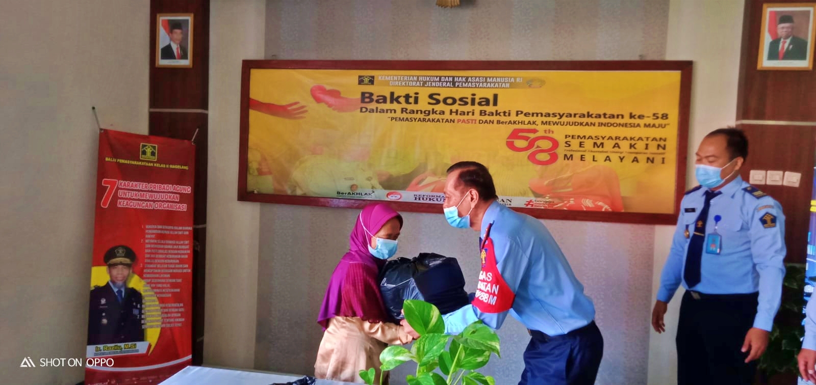 Hari Bakti Pemasyarakatan yang ke-58, Balai Pemasyarakatan Kelas II Magelang melaksanakan Bakti Sosial di bulan ramadhan