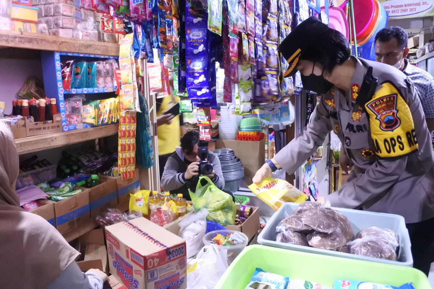 Jelang Lebaran 2022, Kapolres Magelang Kota Cek Harga Sembako di Pasar Bandongan