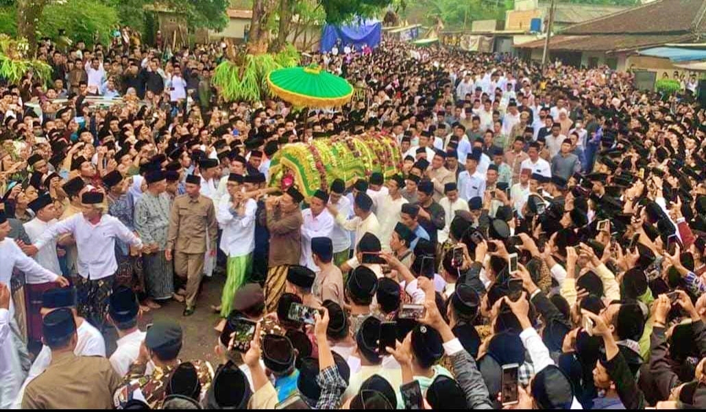 Pemberangkatan Jenazah Simbah Nyai Nur Chalimah Chudlori di Tegalrejo Magelang