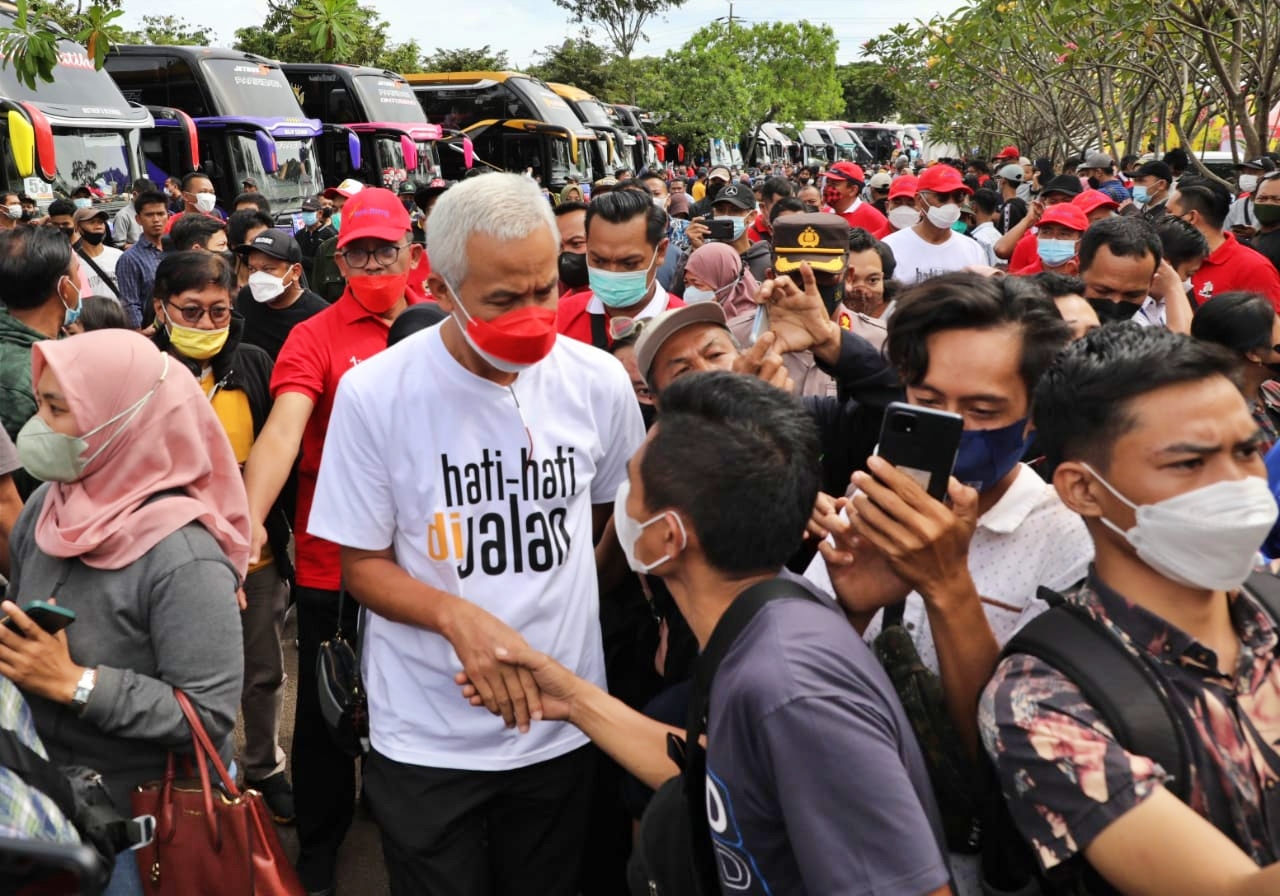 Peserta Mudik Gratis oleh Pemprov Jateng saat ditemui Ganjar Pranowo di Jakarta