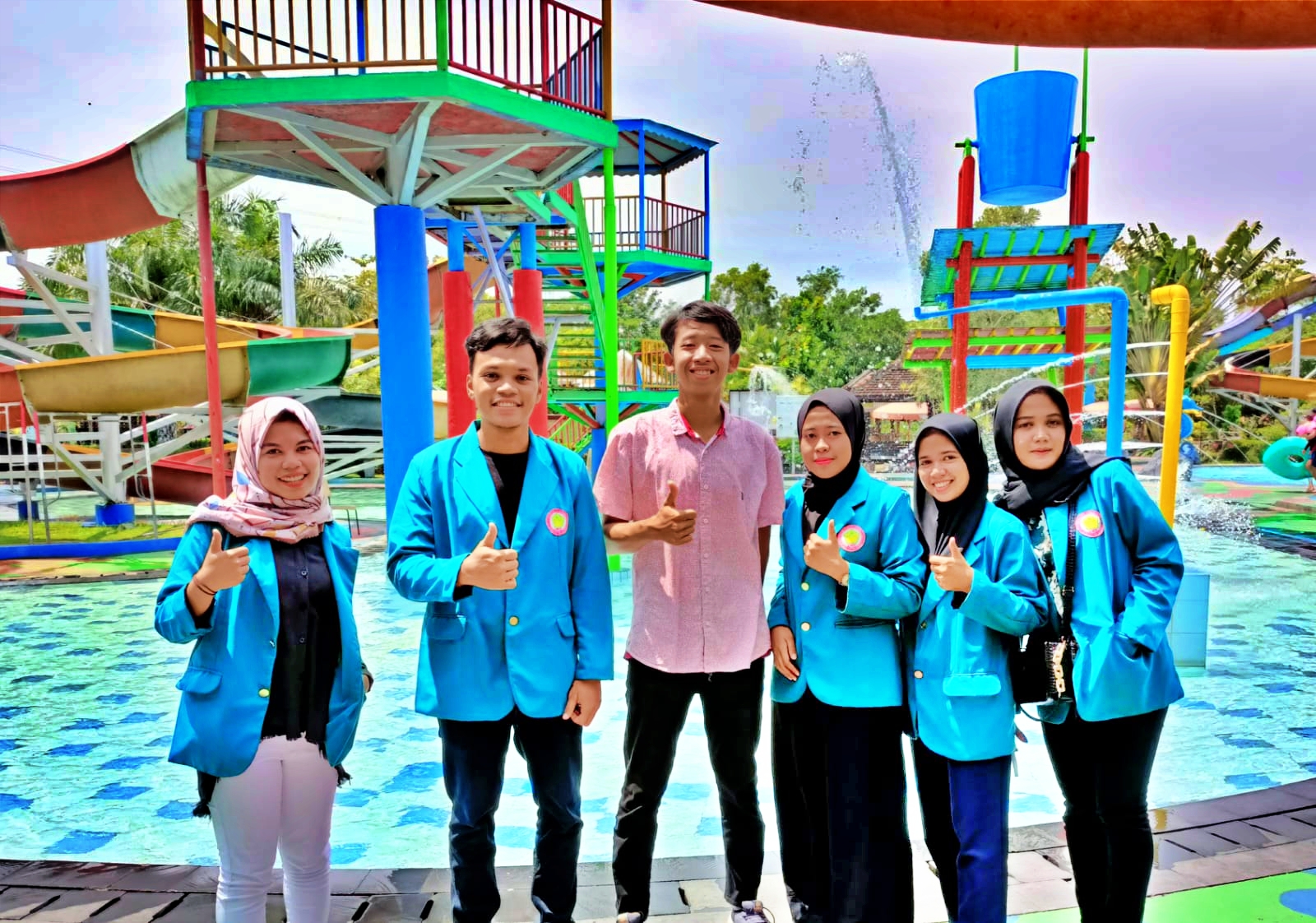 Potret mahasiswa UST bersama divisi marketing Waterpark Bantul, Yogyakarta