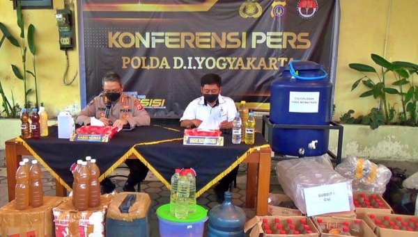 Ungkap Kasus Operasi Pekat ribuan botol miras oleh Polda DIY