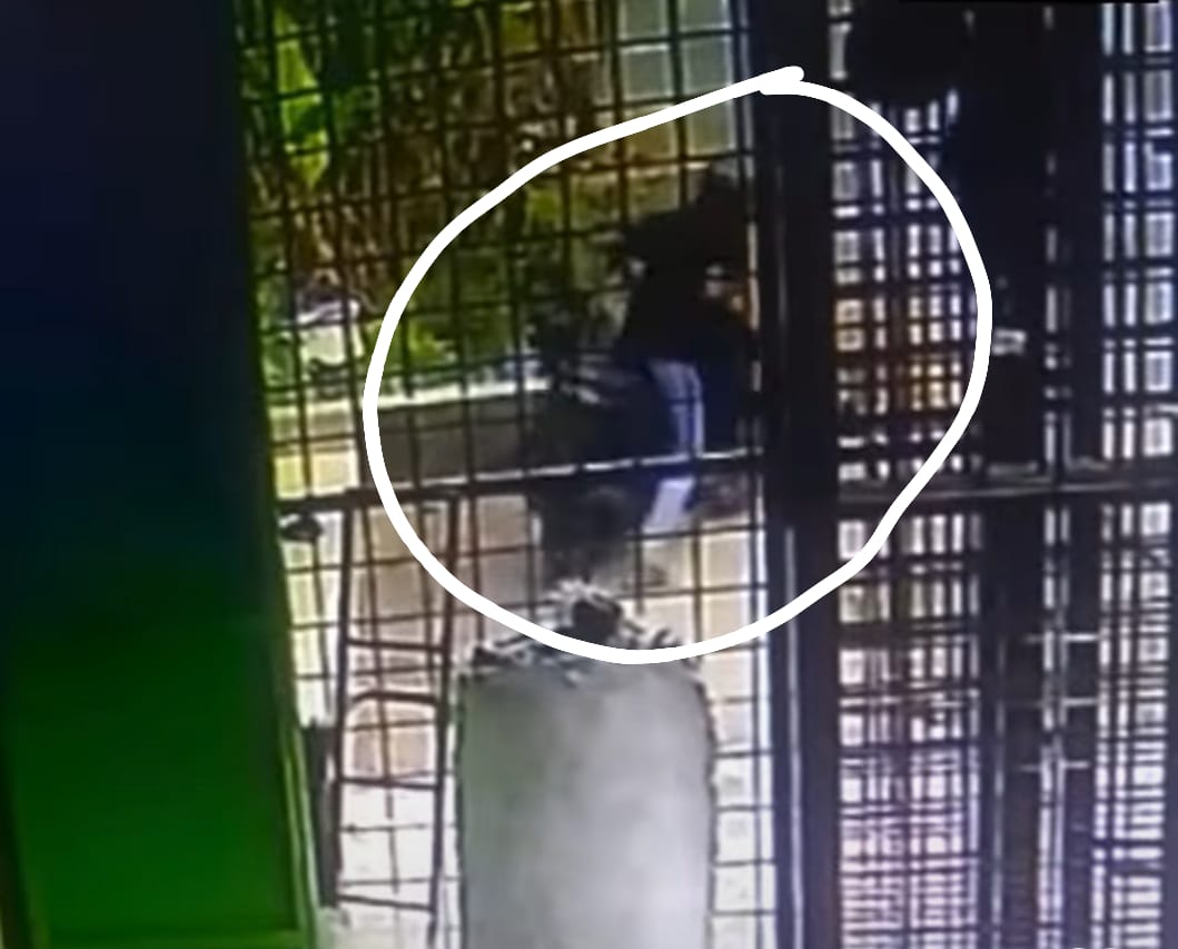 Terekam CCTV, 2 Orang Diduga Mencuri Motor di Dukun Magelang