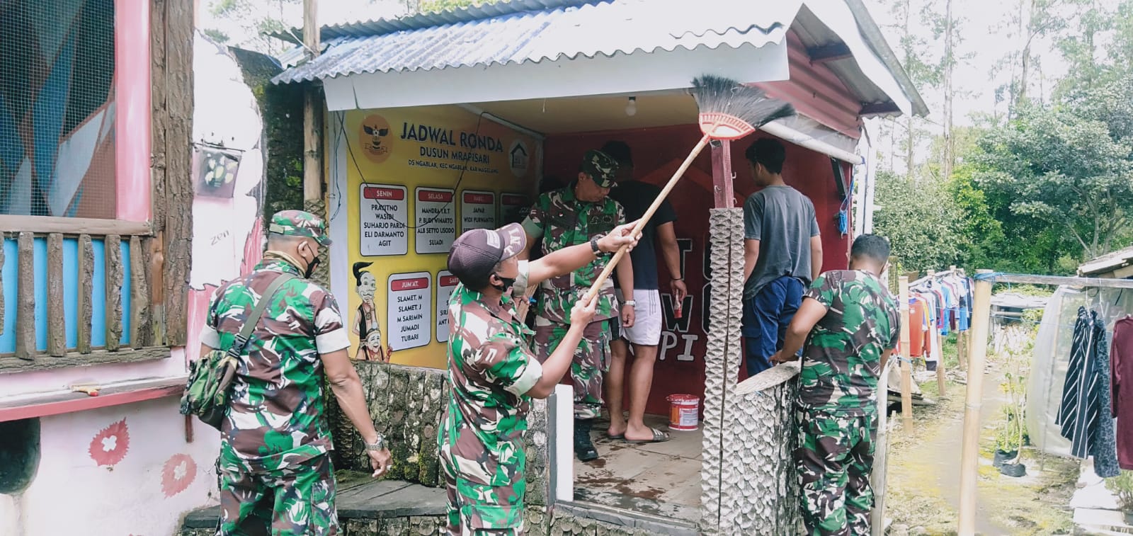 Siapkan Kampung Pancasila, Koramil Ngablak Bersama Warga Laksanakan Kerja Bakti