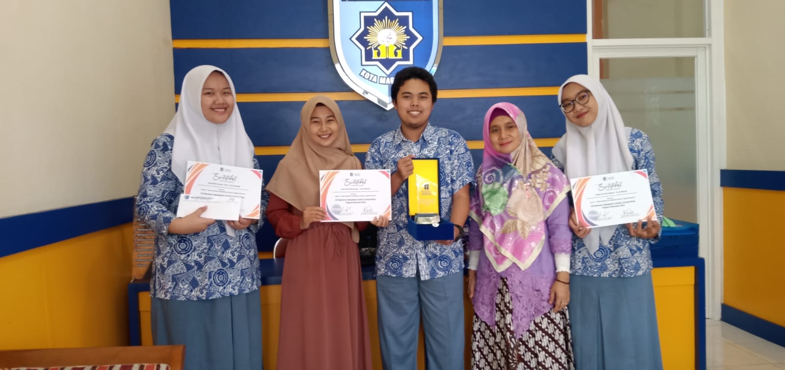 Selamat! SMA Mutual Kota Magelang Meraih Juara 3 Dalam UII Business Simulation Games 2022