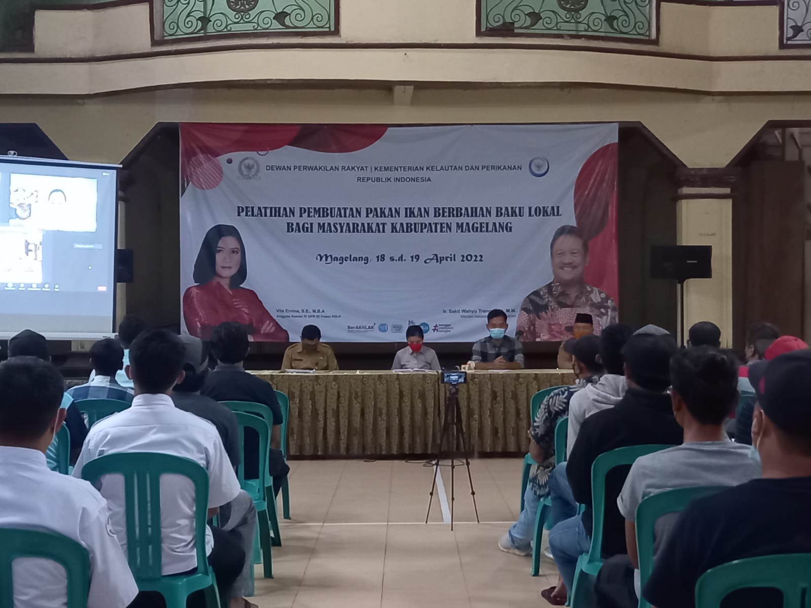 Kurangi Biaya Produksi, Petani Ikan di Magelang Dilatih Membuat Pakan Sendiri