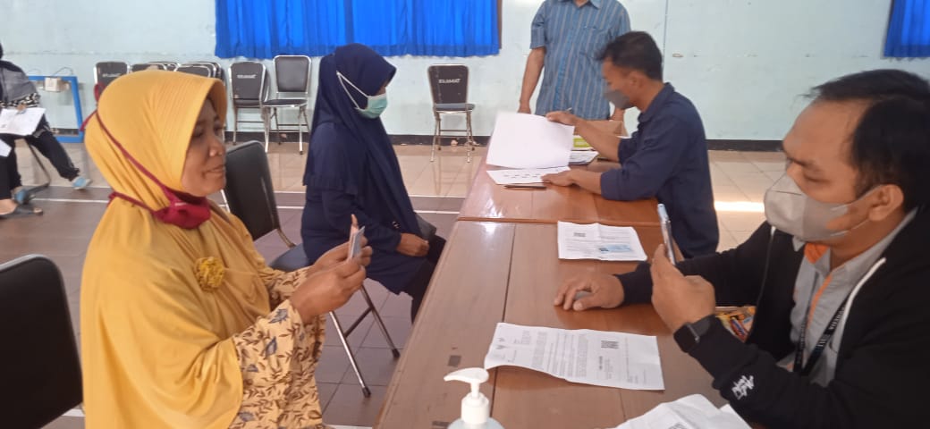 Warga Kota Magelang Terima BLT Minyak Goreng