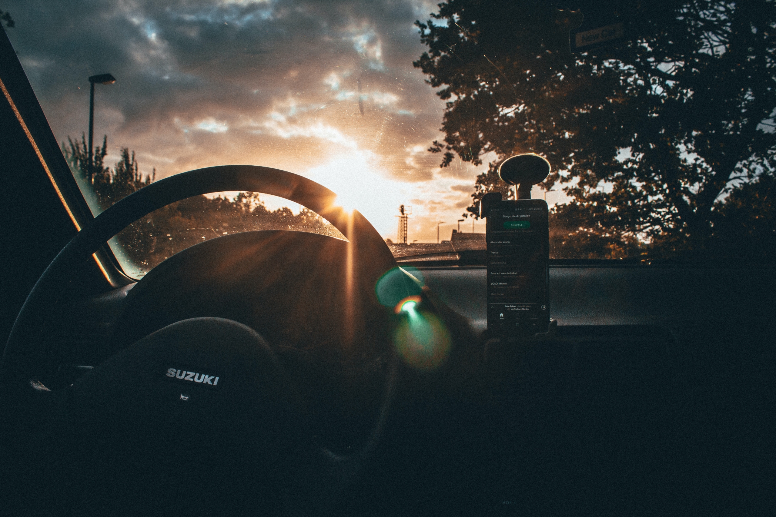 3 Lagu Ebiet G Ade Ini Cocok Menemani Perjalanan Mudik Lebaran 2022