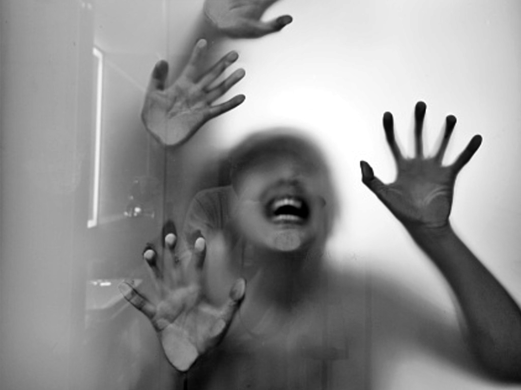 Ilutsrasi remaja laki-laki diperkosa perempuan dewasa