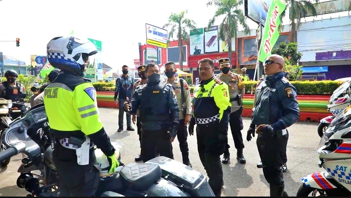 Kapolda Jateng saat meninjau Operasi Ketupat di Pati