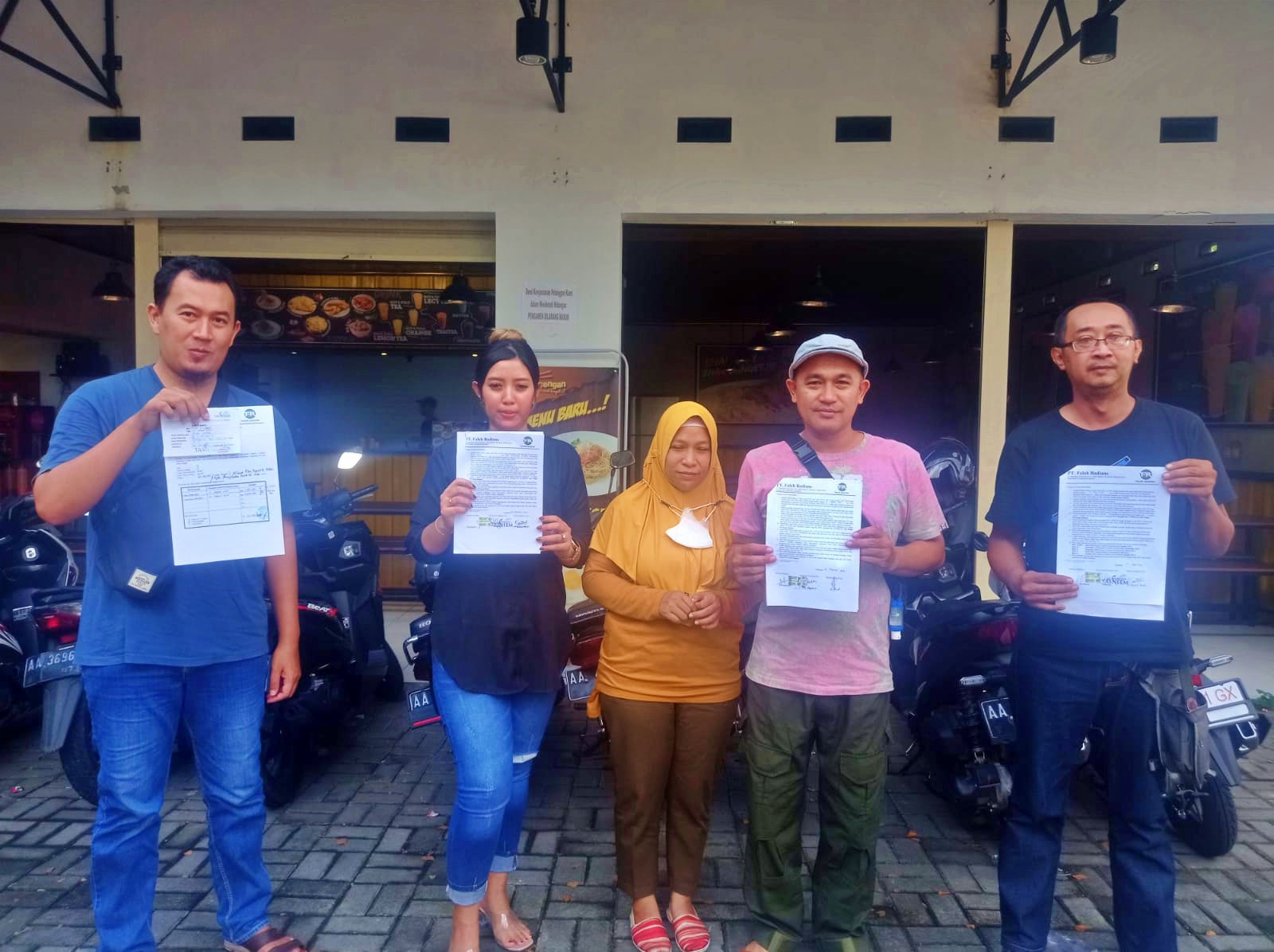 Perwakilan pembeli unit rumah di perumahan ndalem tasnem di Magelang yang merasa tertipu