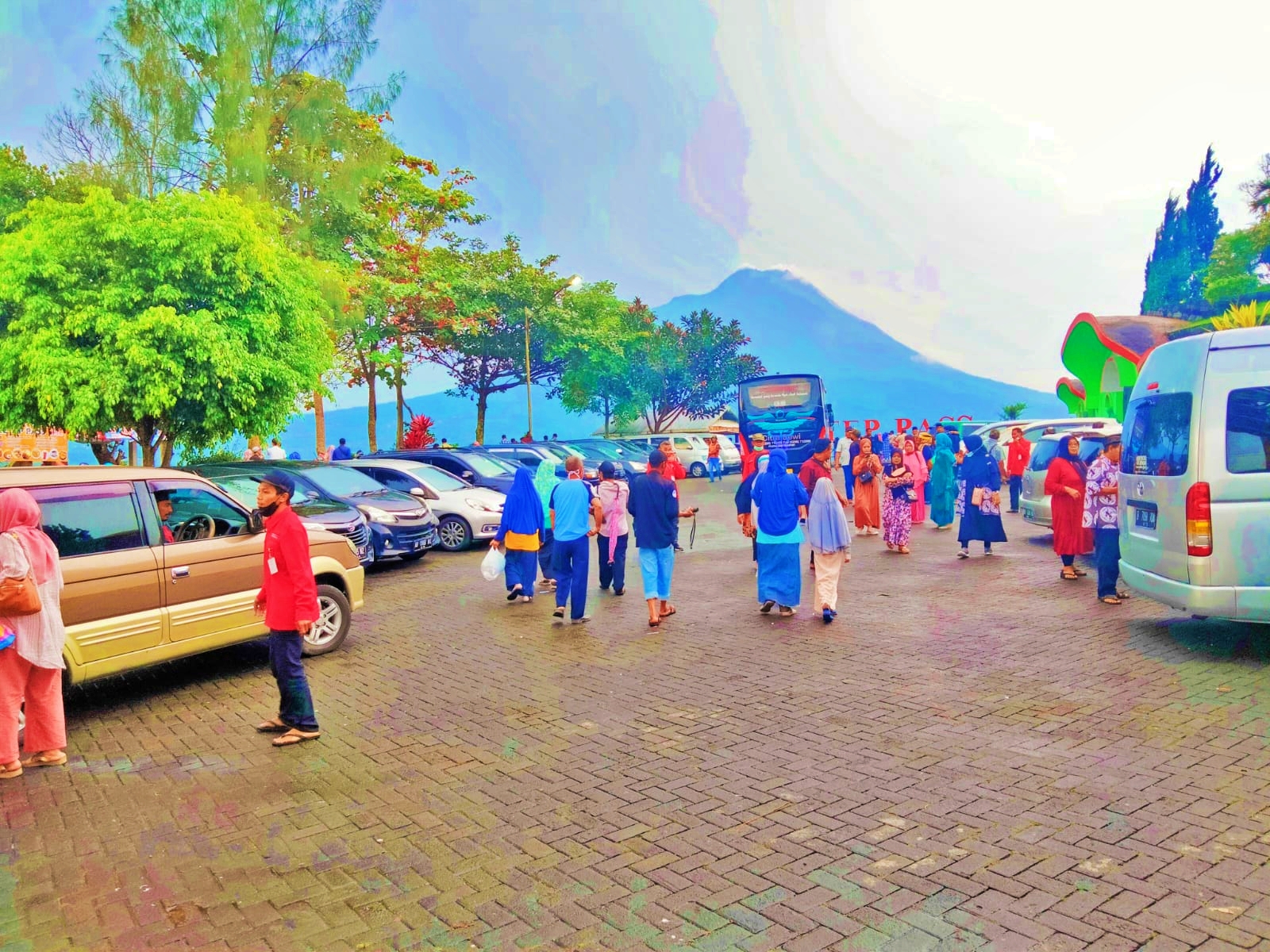 Ribuan wisatawan padati obyek wisata Ketep Pass Sawangan Magelang