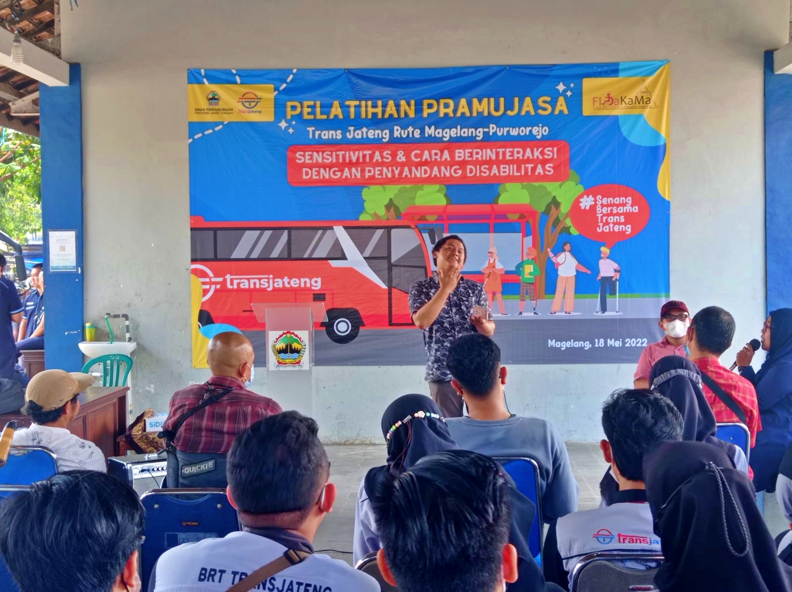 Salah satu fasilitator disabilitas saat memberikan pelatihan kepada pramujasa Bus Trans Jateng koridur Borobudur Purworejo