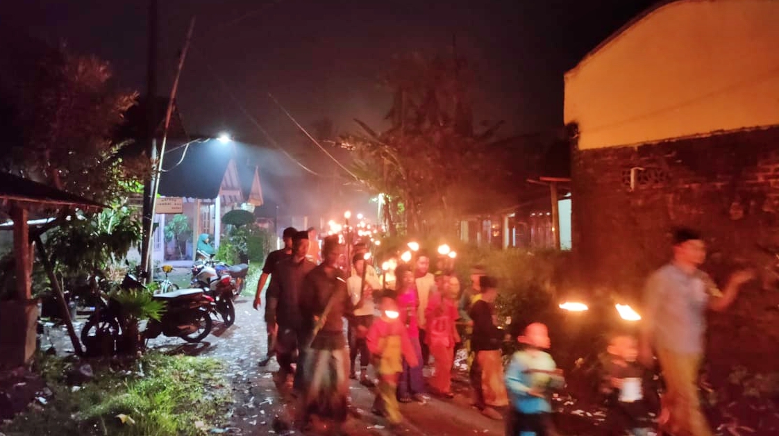 Takbir keliling 1000 obor di Desa Kebonrejo