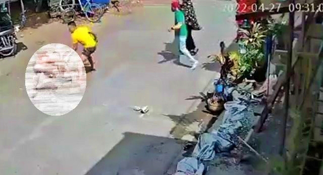 Tangkapan layar seorang pria banting anak kecil