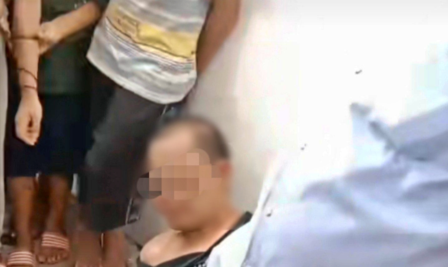 Tangkapan layar video pelaku diduga memperkosa kasir alfamart