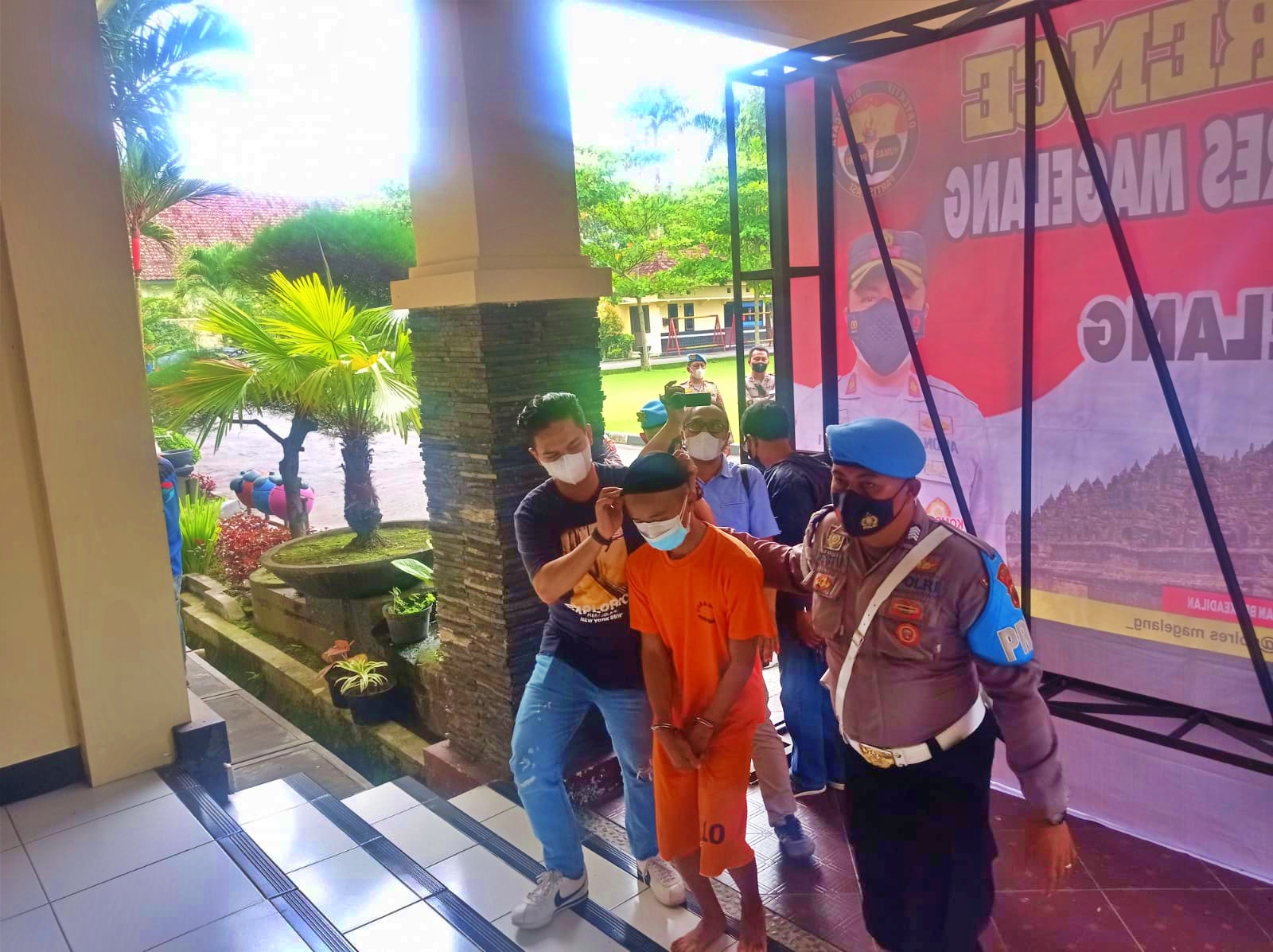 Tersangka kasus persetubuhan kepada santriwati dibawah umur di Magelang