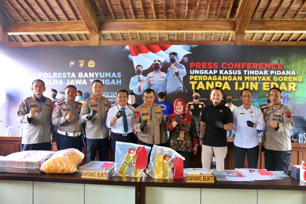 Ungkap kasus peredaran minyak goreng kemasan tanpa ijin edar oleh Polda Jateng