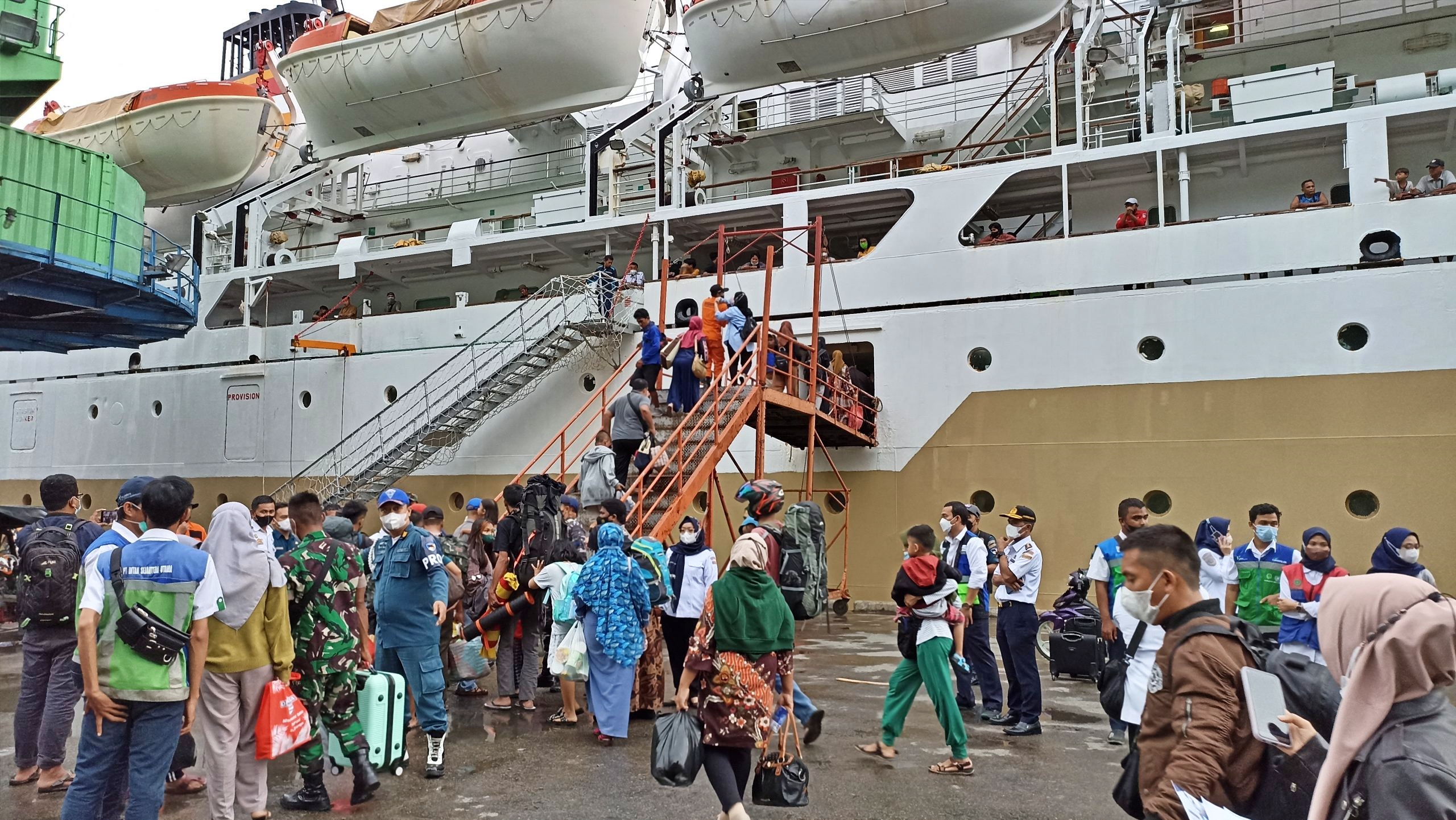 ilustrasi pemudik menggunakan kapal laut