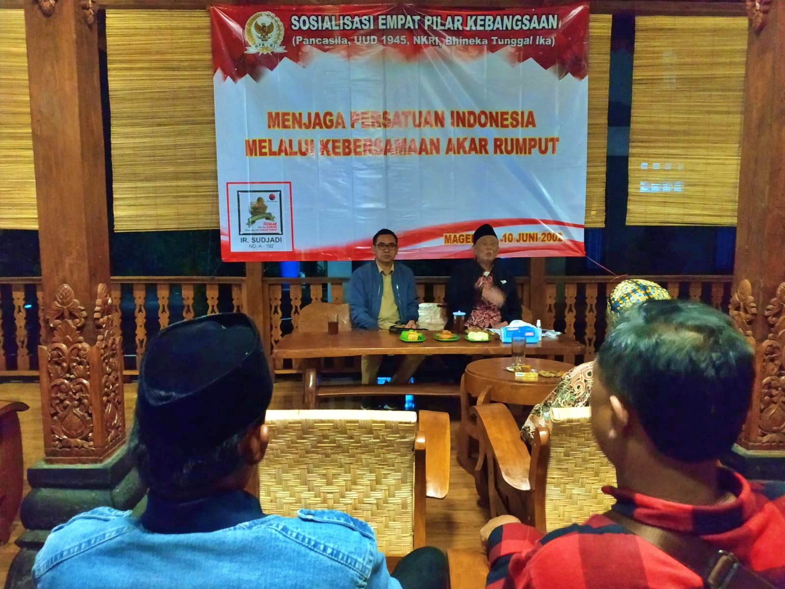 Anggota DPR RI dari PDI Perjuangan Ir Sudjadi menggelar Sosialisasi Empat Pilar Kebangsaan (Pancasila, UUD 1945, NKRI dan Bhineka Tunggal Ika). dipandu Mul Budi Santoso, di Ndalem Joglo Merapi, Desa Banyubiru, Kecamatan Dukun, Kabupaten Magelang